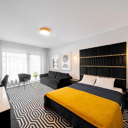 Lulu Apartments - Rosa - Studio Hotelowe Z Klimatyzacja I Konsola Ps4 - Solny Resort كولوبرزيغ المظهر الخارجي الصورة
